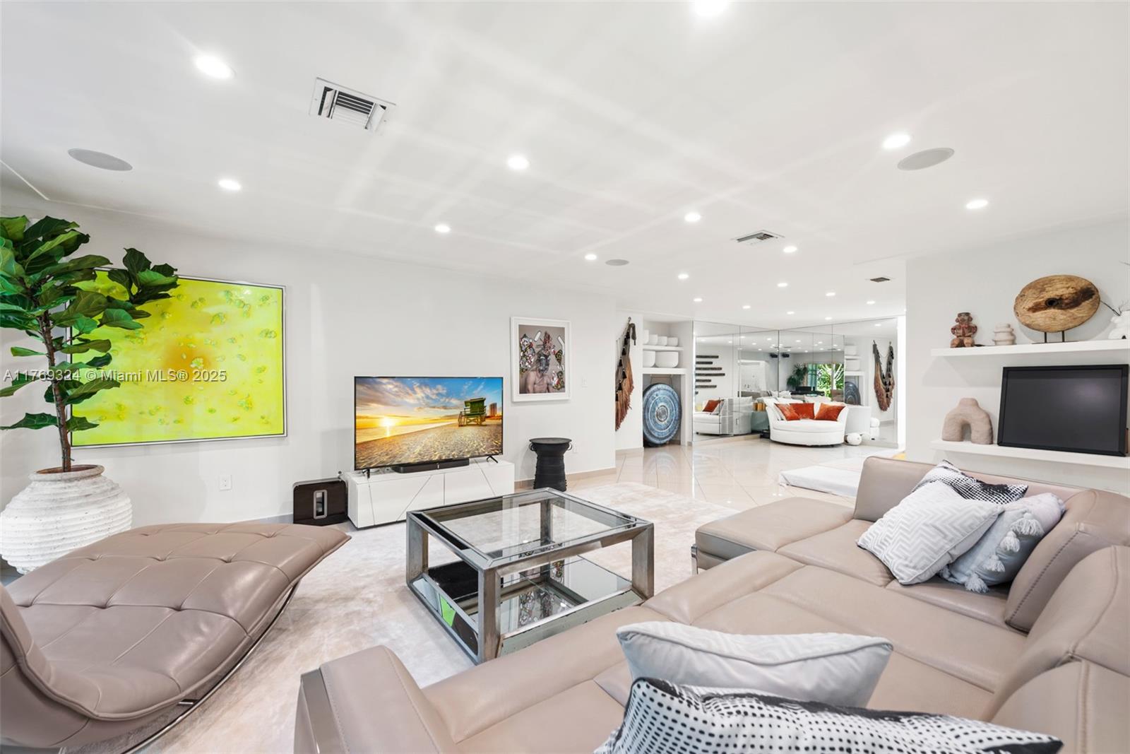 GOLDEN BEACH SEC C - Residential