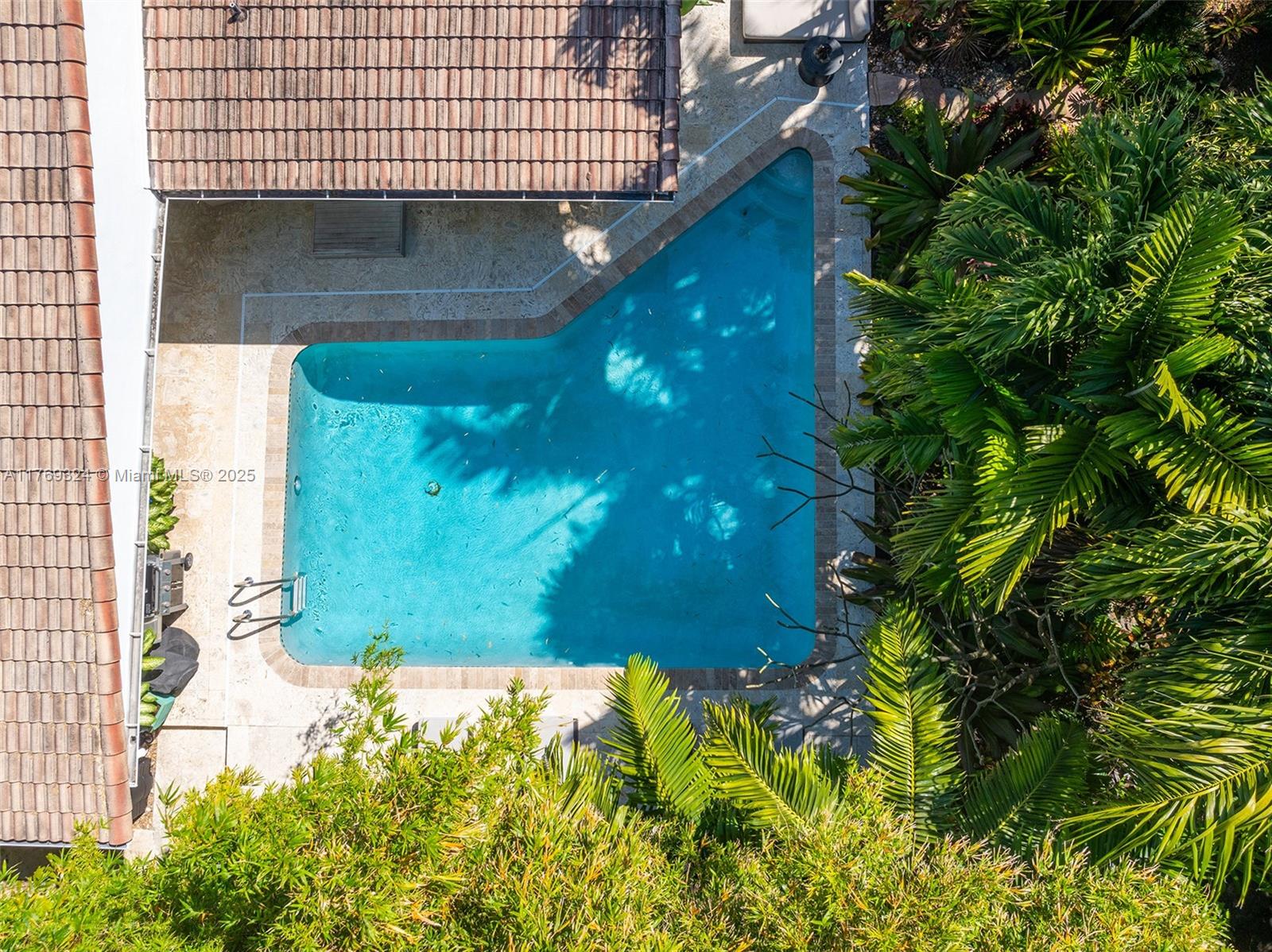 GOLDEN BEACH SEC C - Residential