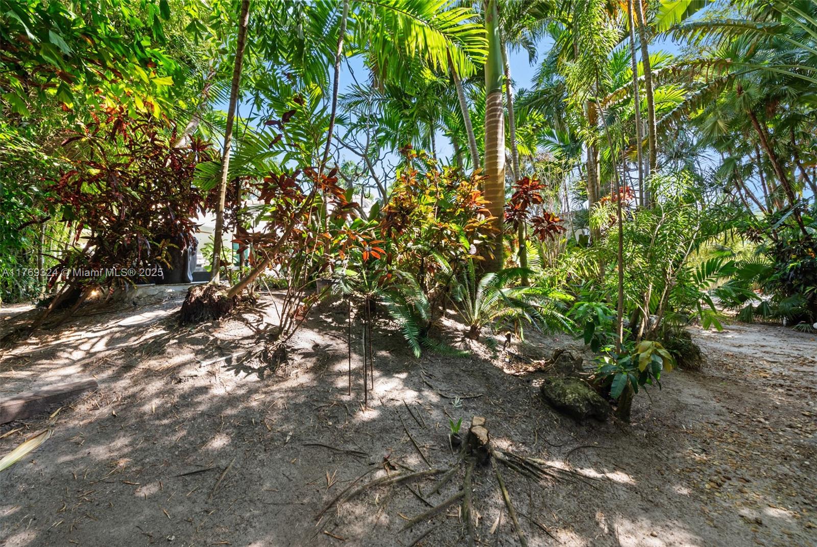 GOLDEN BEACH SEC C - Residential