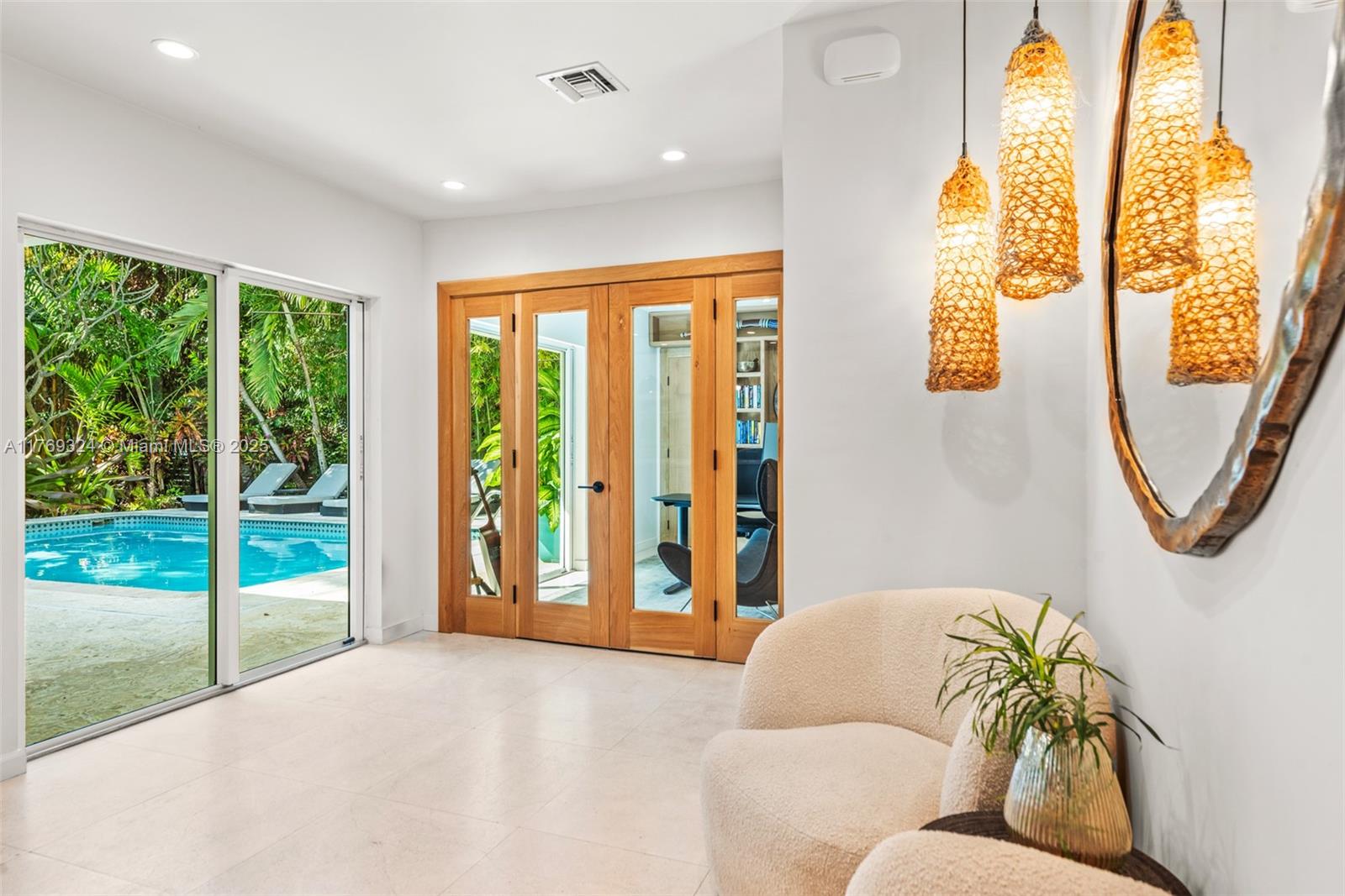 GOLDEN BEACH SEC C - Residential