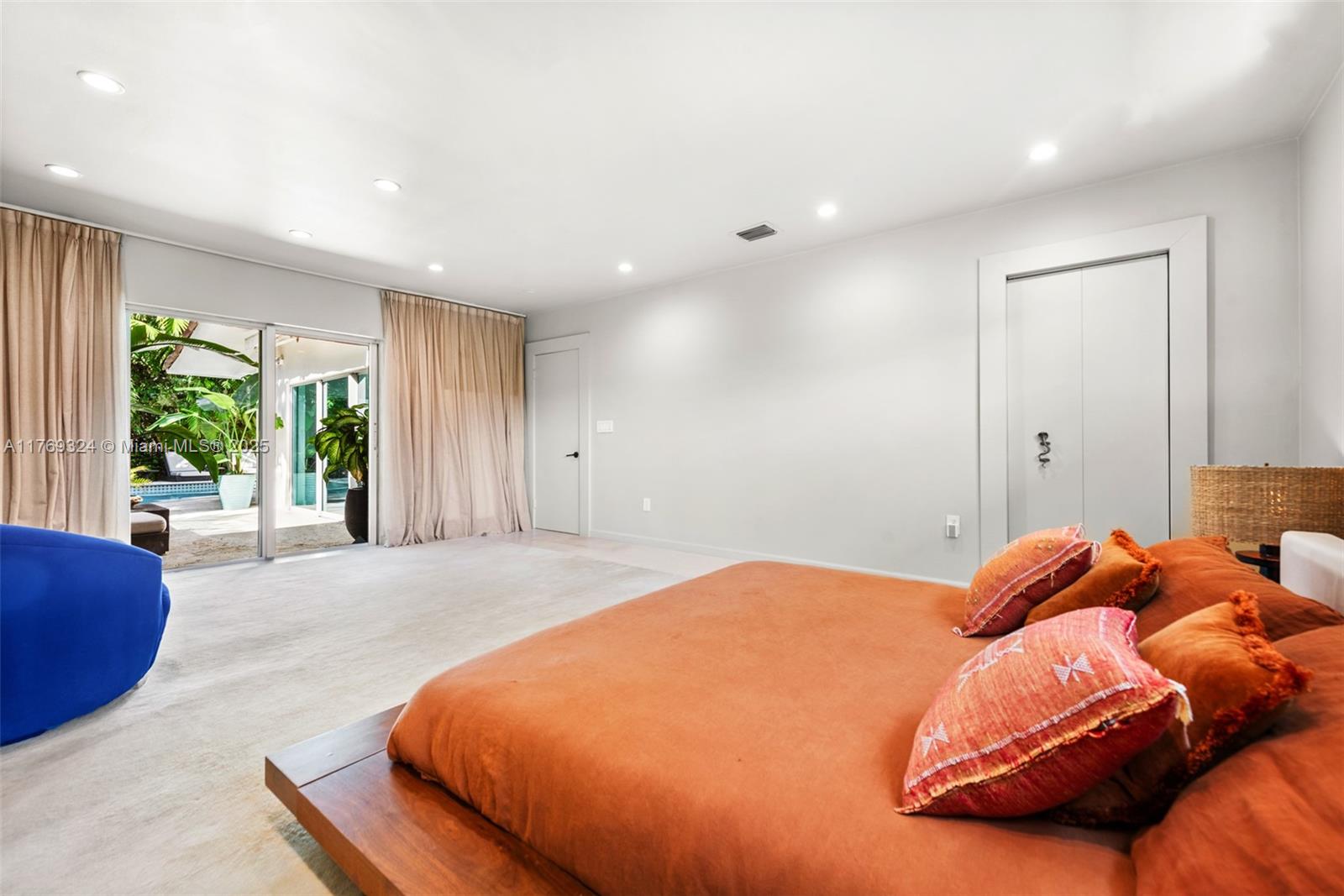 GOLDEN BEACH SEC C - Residential
