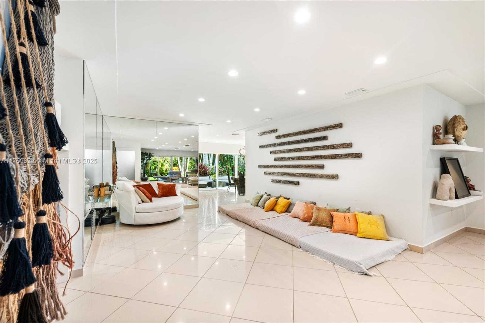 GOLDEN BEACH SEC C - Residential