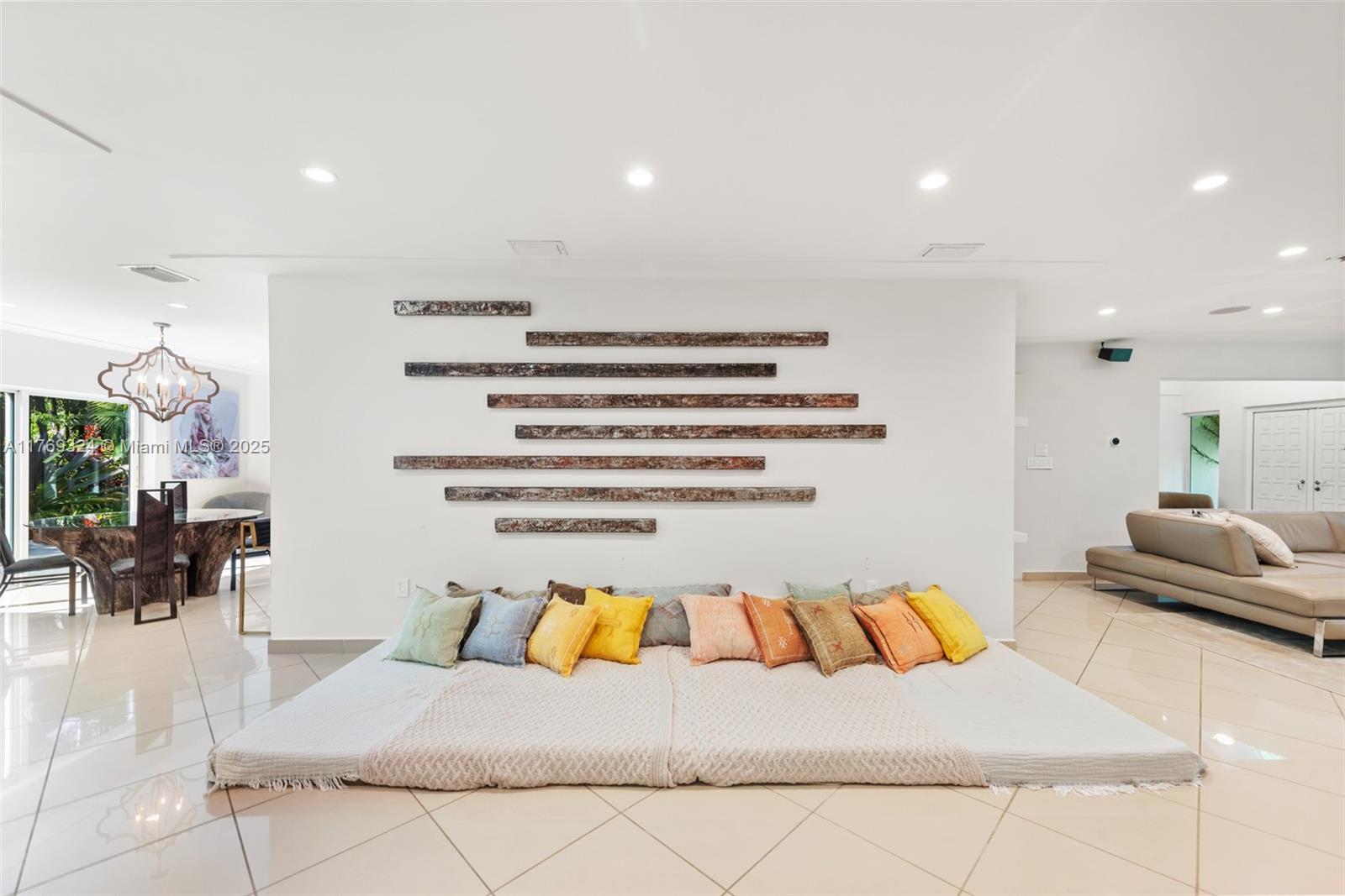 GOLDEN BEACH SEC C - Residential