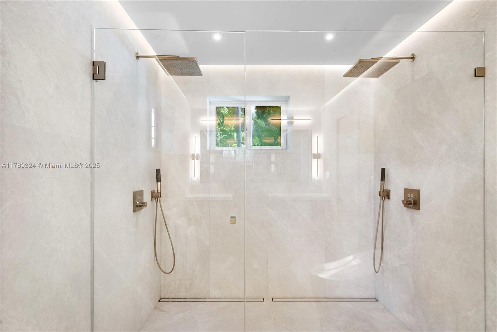 GOLDEN BEACH SEC C - Residential