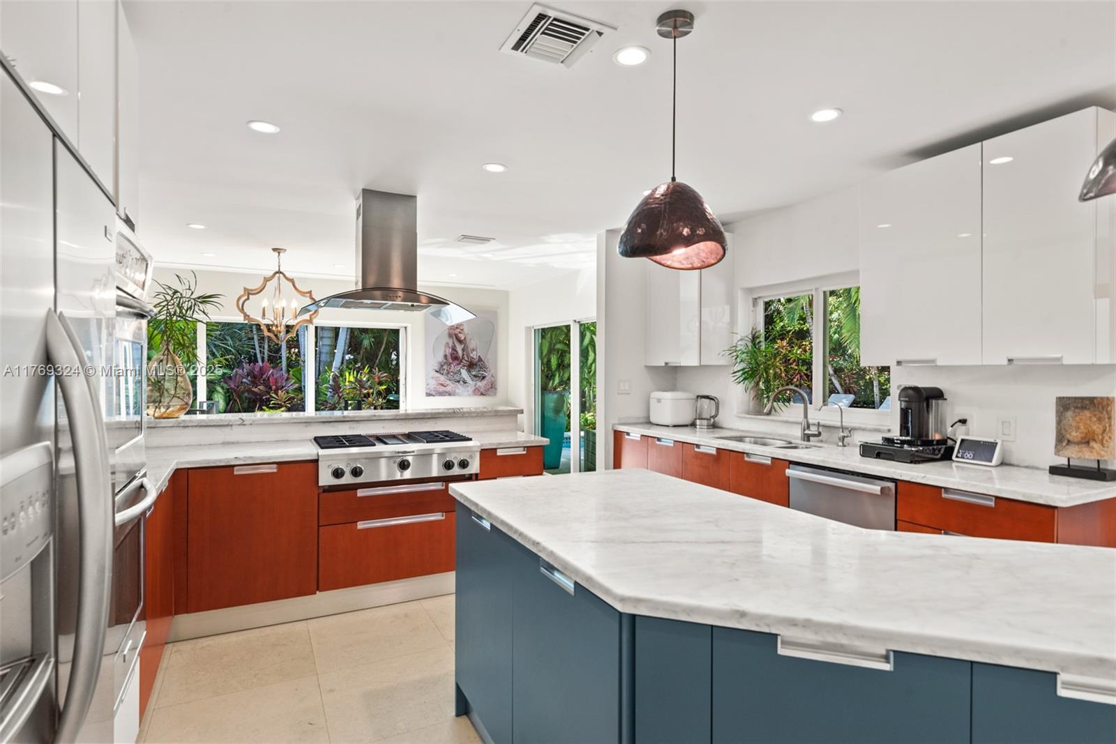 GOLDEN BEACH SEC C - Residential