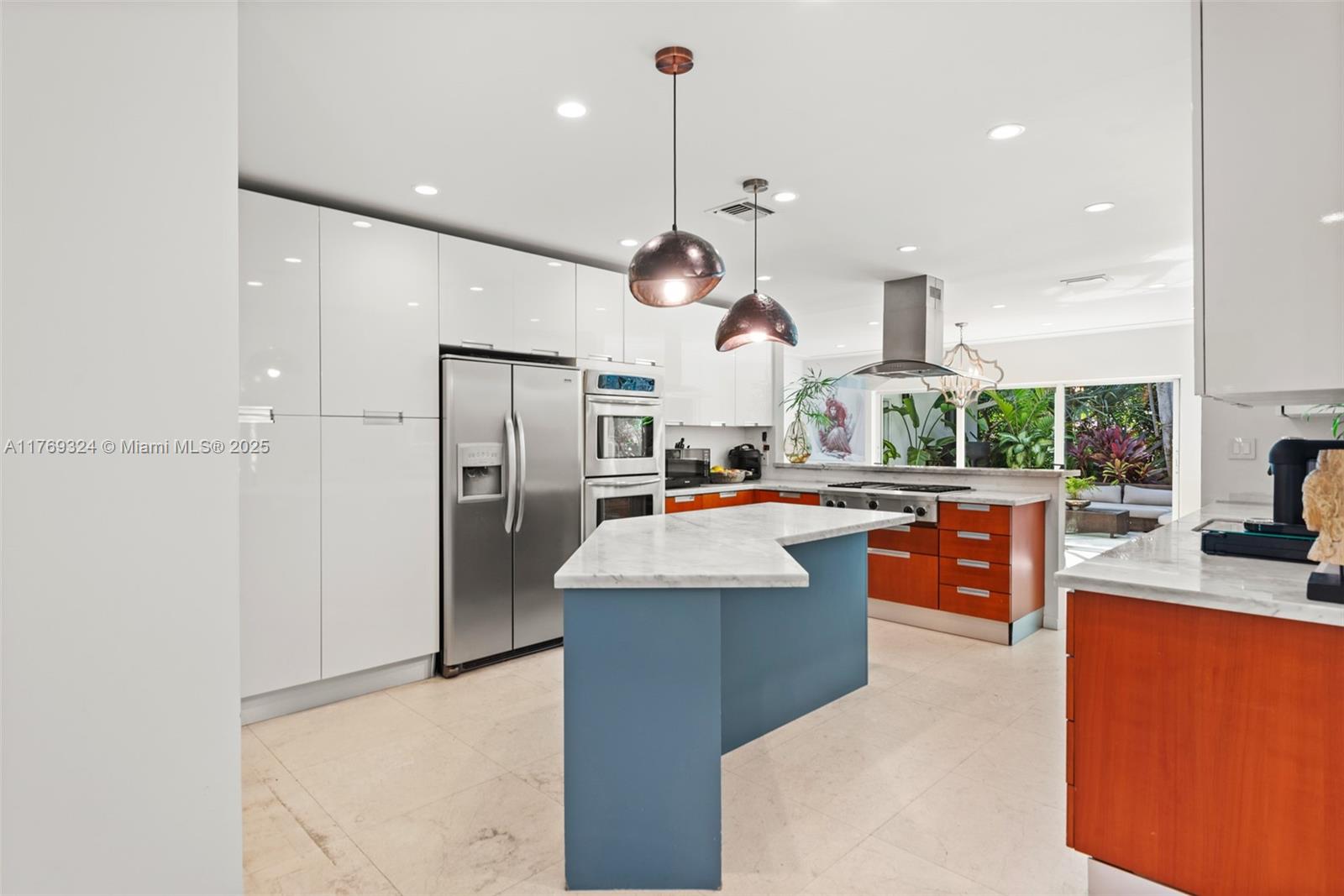 GOLDEN BEACH SEC C - Residential