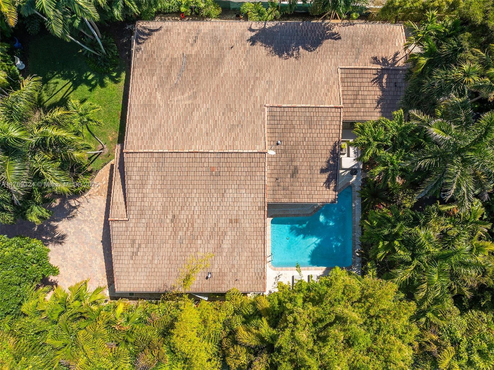 GOLDEN BEACH SEC C - Residential