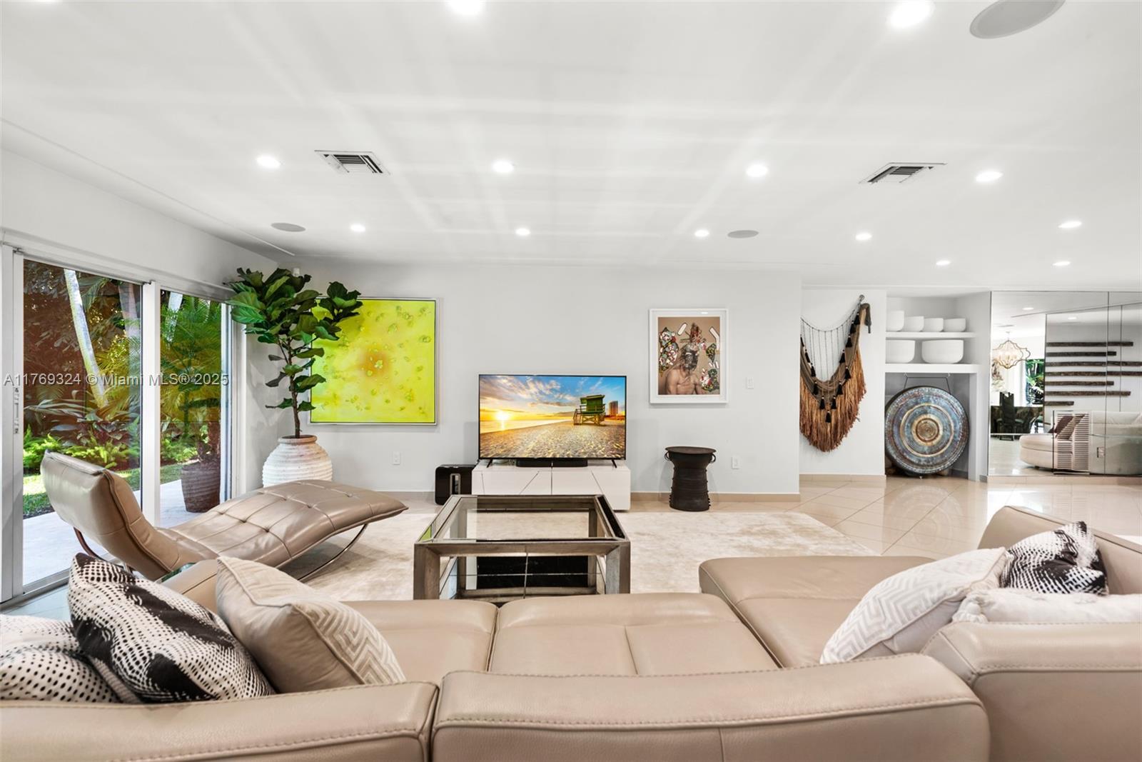 GOLDEN BEACH SEC C - Residential