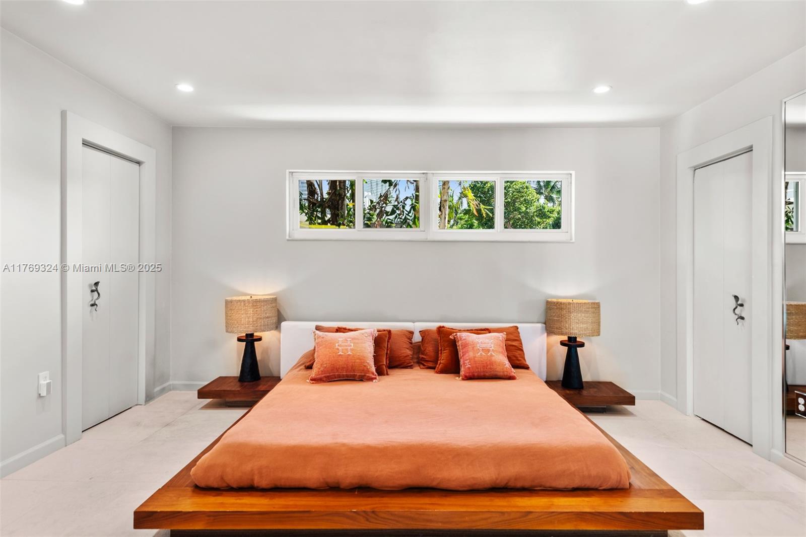 GOLDEN BEACH SEC C - Residential