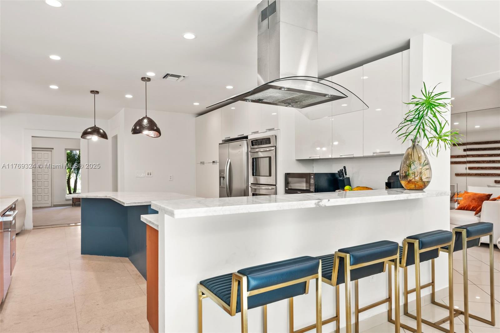 GOLDEN BEACH SEC C - Residential