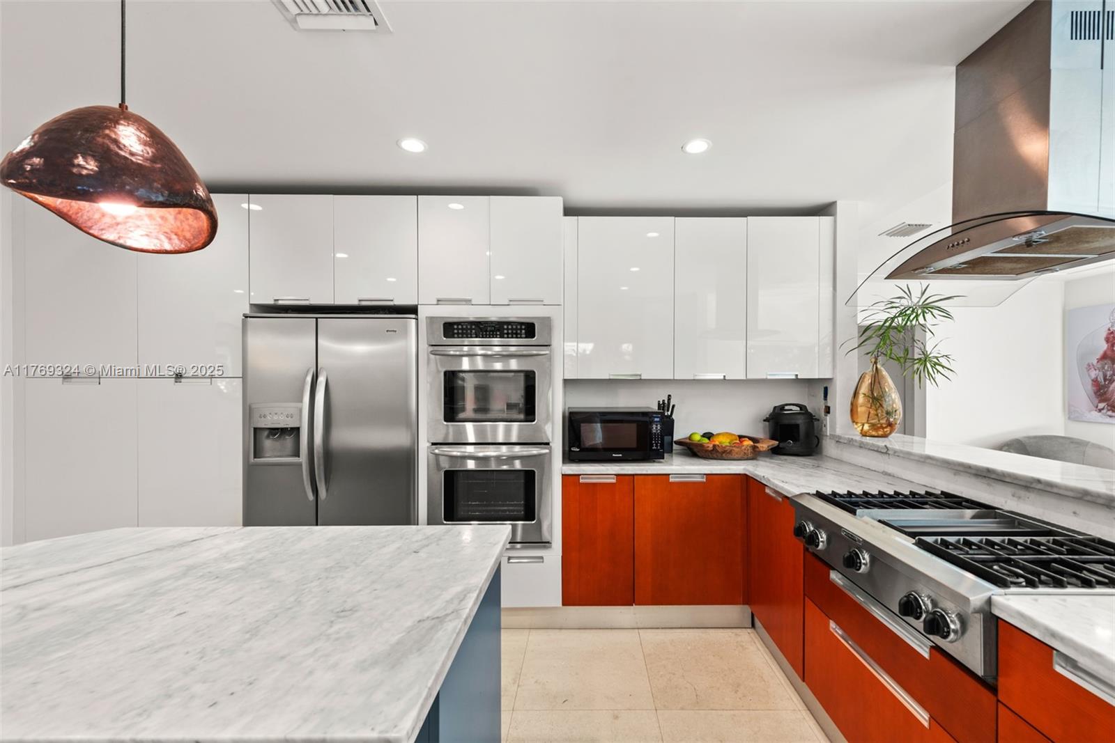 GOLDEN BEACH SEC C - Residential