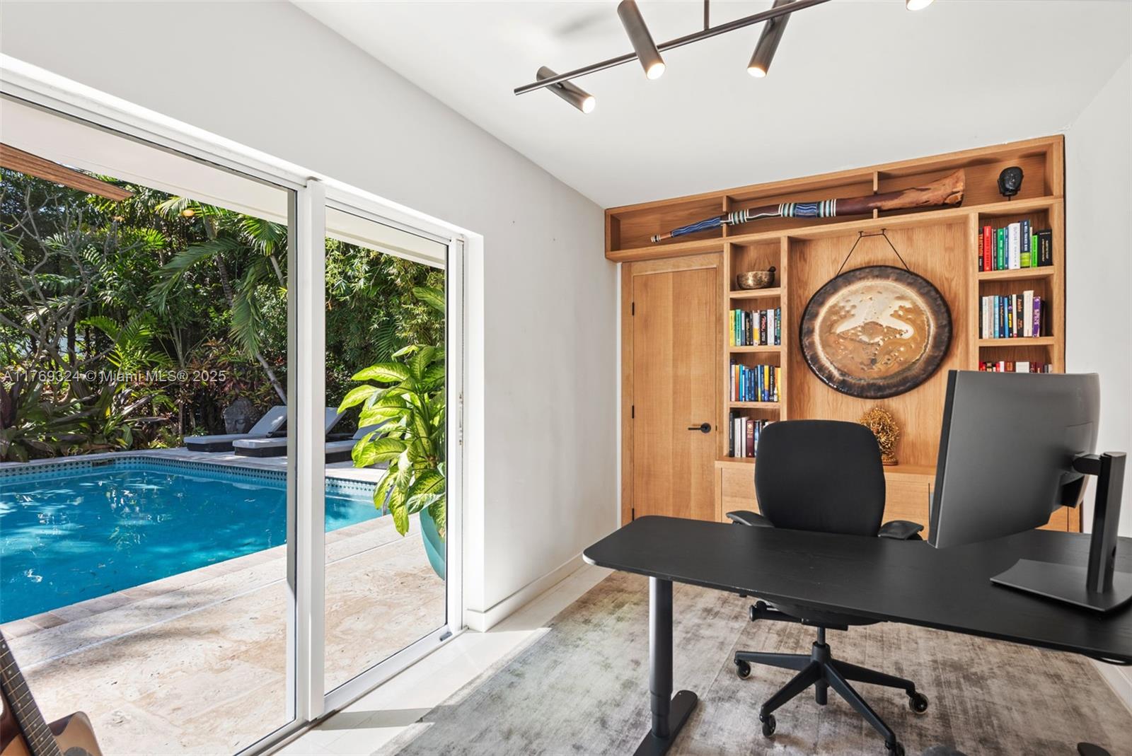 GOLDEN BEACH SEC C - Residential