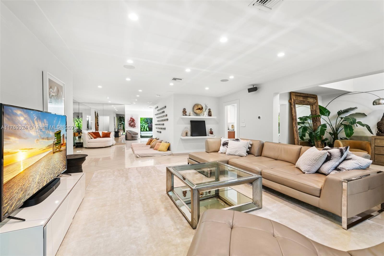 GOLDEN BEACH SEC C - Residential