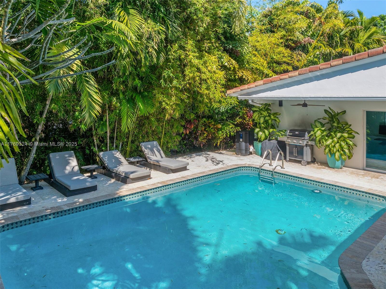 GOLDEN BEACH SEC C - Residential