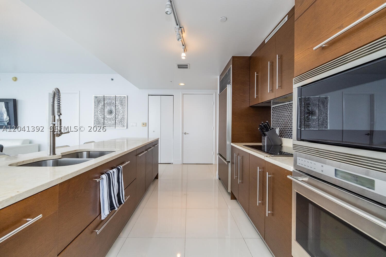 ICONBRICKELL CONDO NO 1 - Residential
