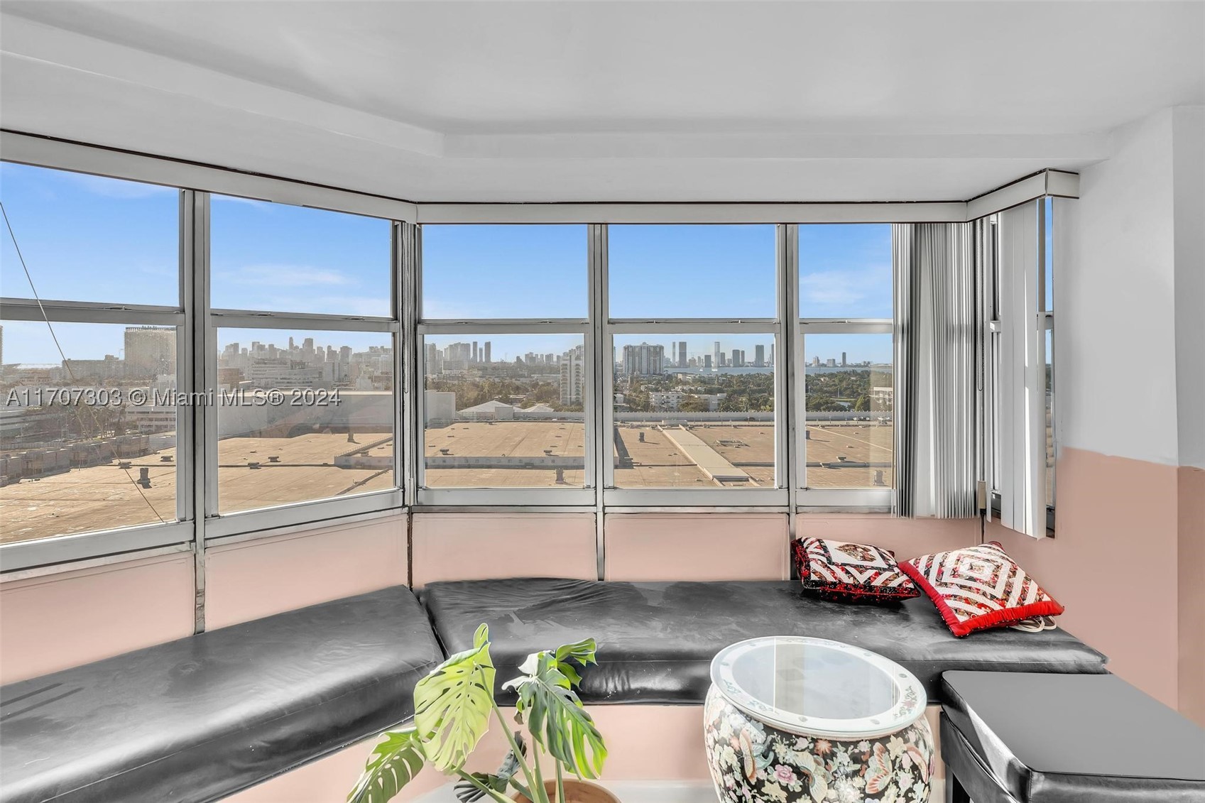 OCTAGON TOWERS I CONDO - Residential