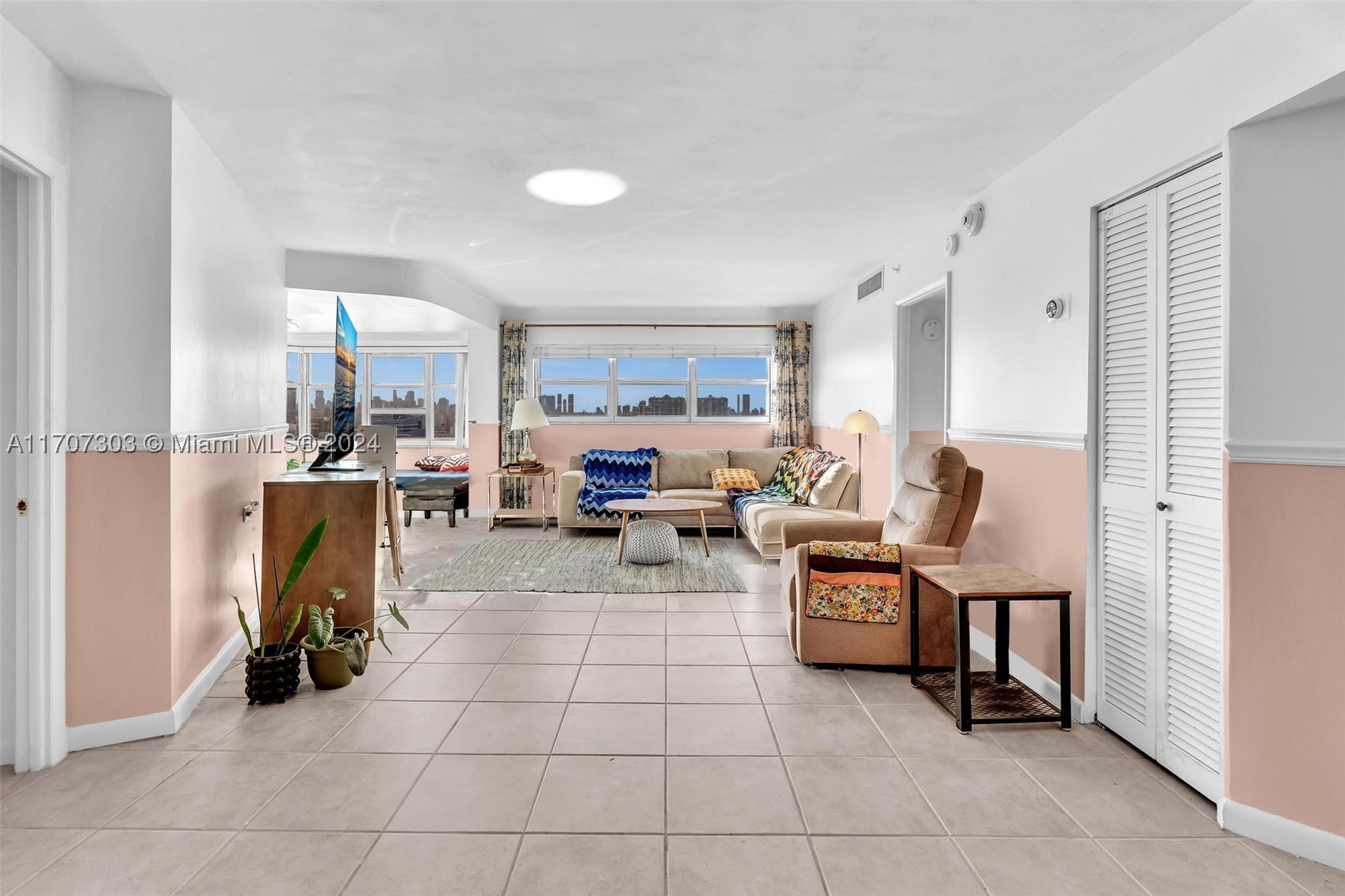 OCTAGON TOWERS I CONDO - Residential