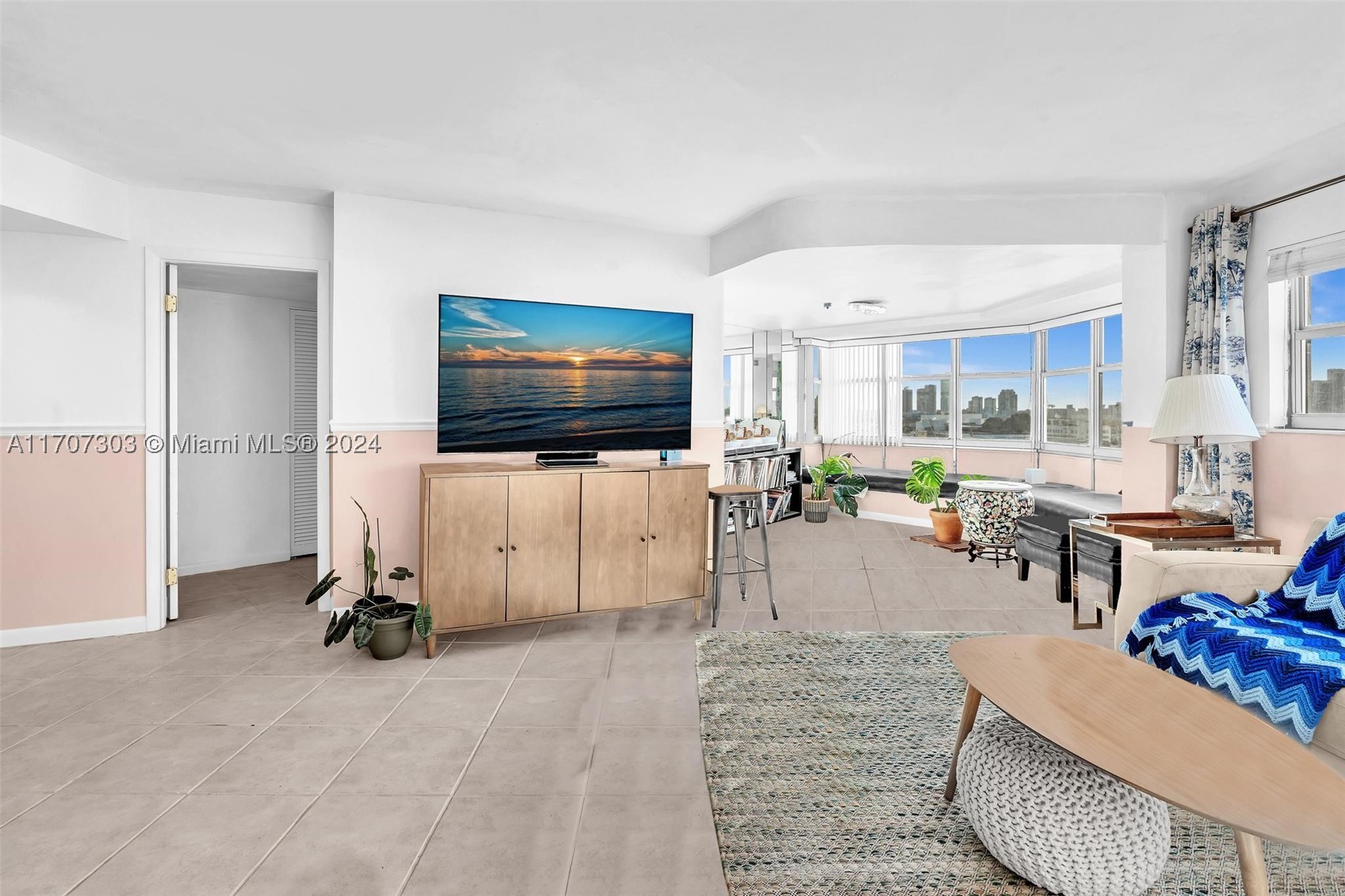 OCTAGON TOWERS I CONDO - Residential
