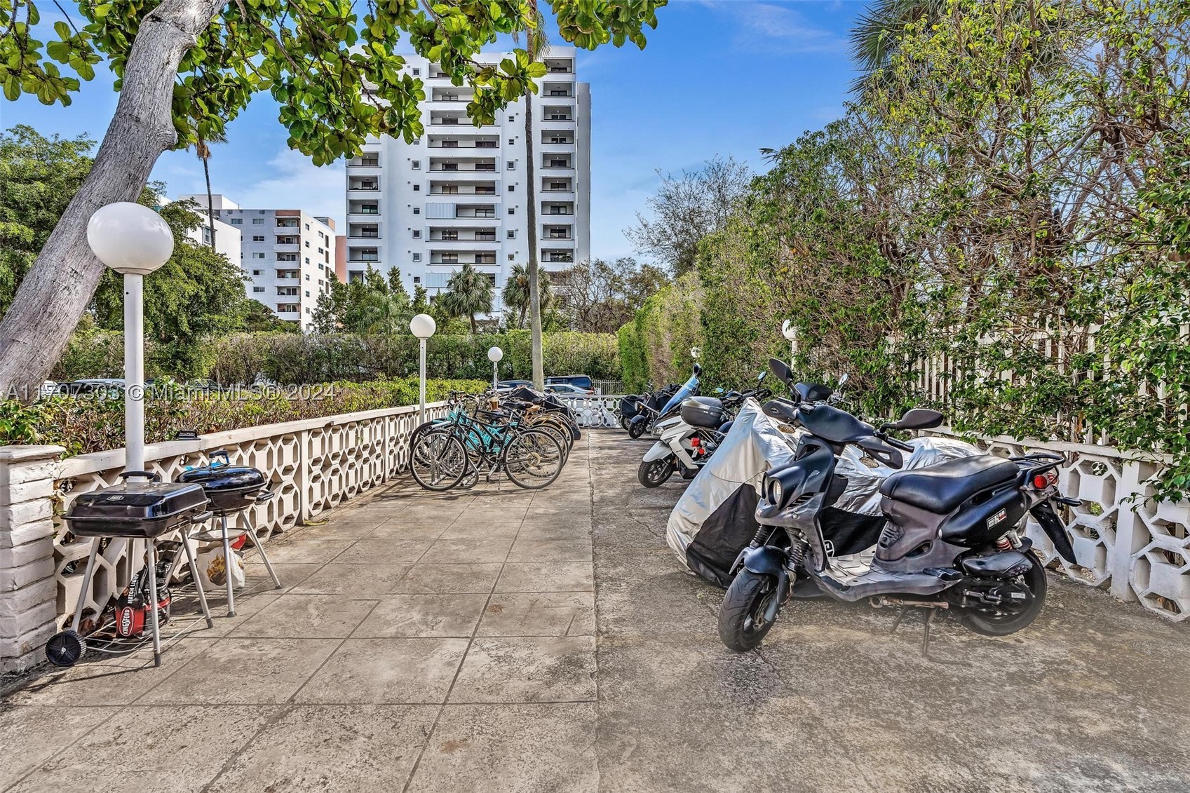 OCTAGON TOWERS I CONDO - Residential