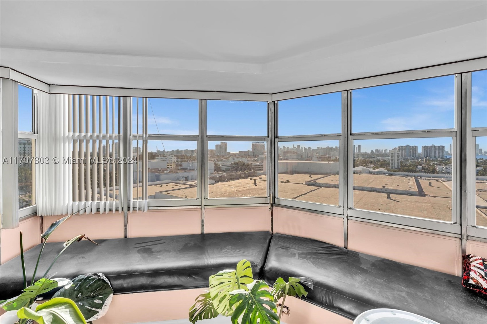 OCTAGON TOWERS I CONDO - Residential