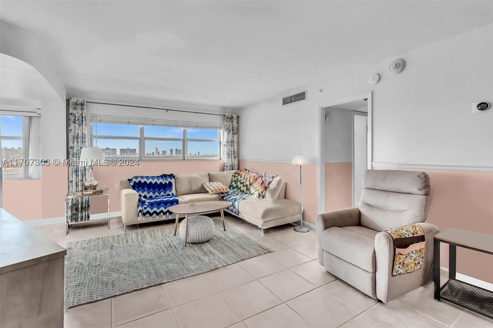 OCTAGON TOWERS I CONDO - Residential