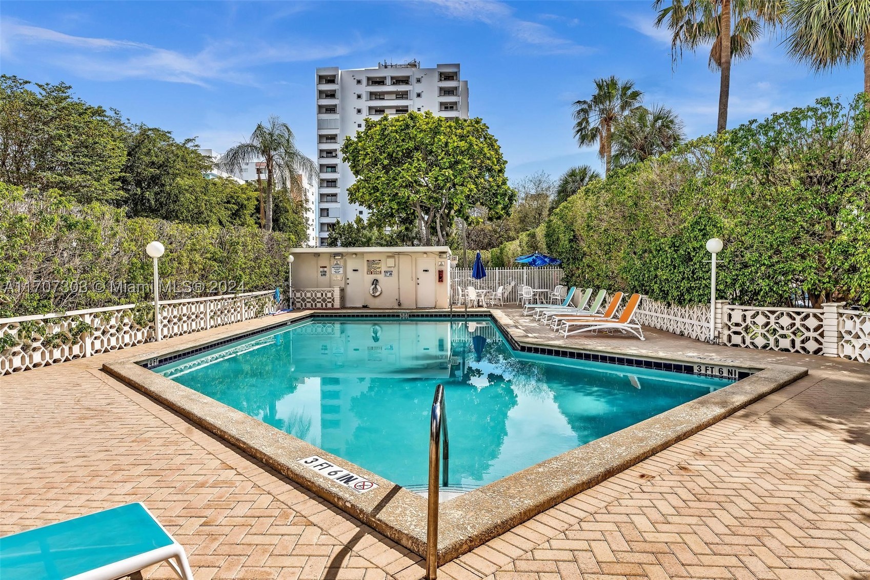 OCTAGON TOWERS I CONDO - Residential