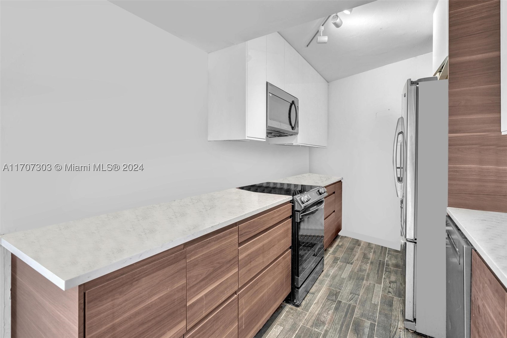 OCTAGON TOWERS I CONDO - Residential