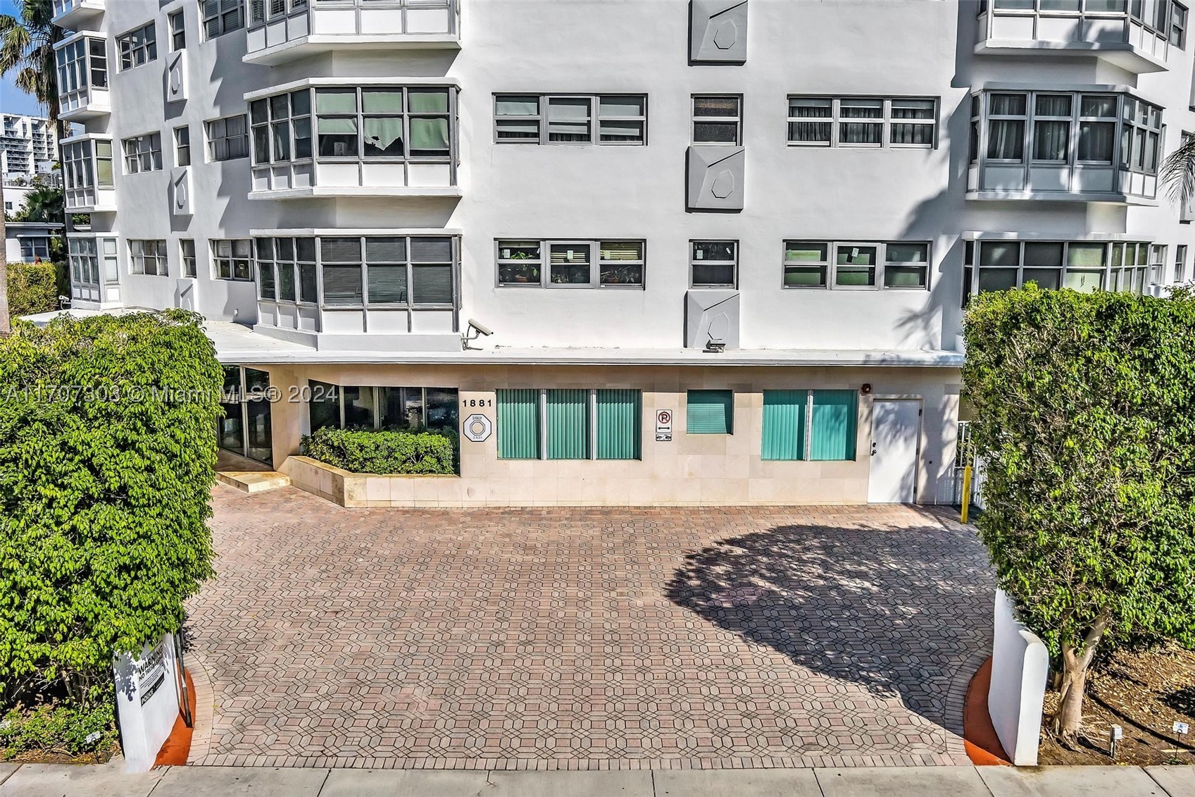 OCTAGON TOWERS I CONDO - Residential