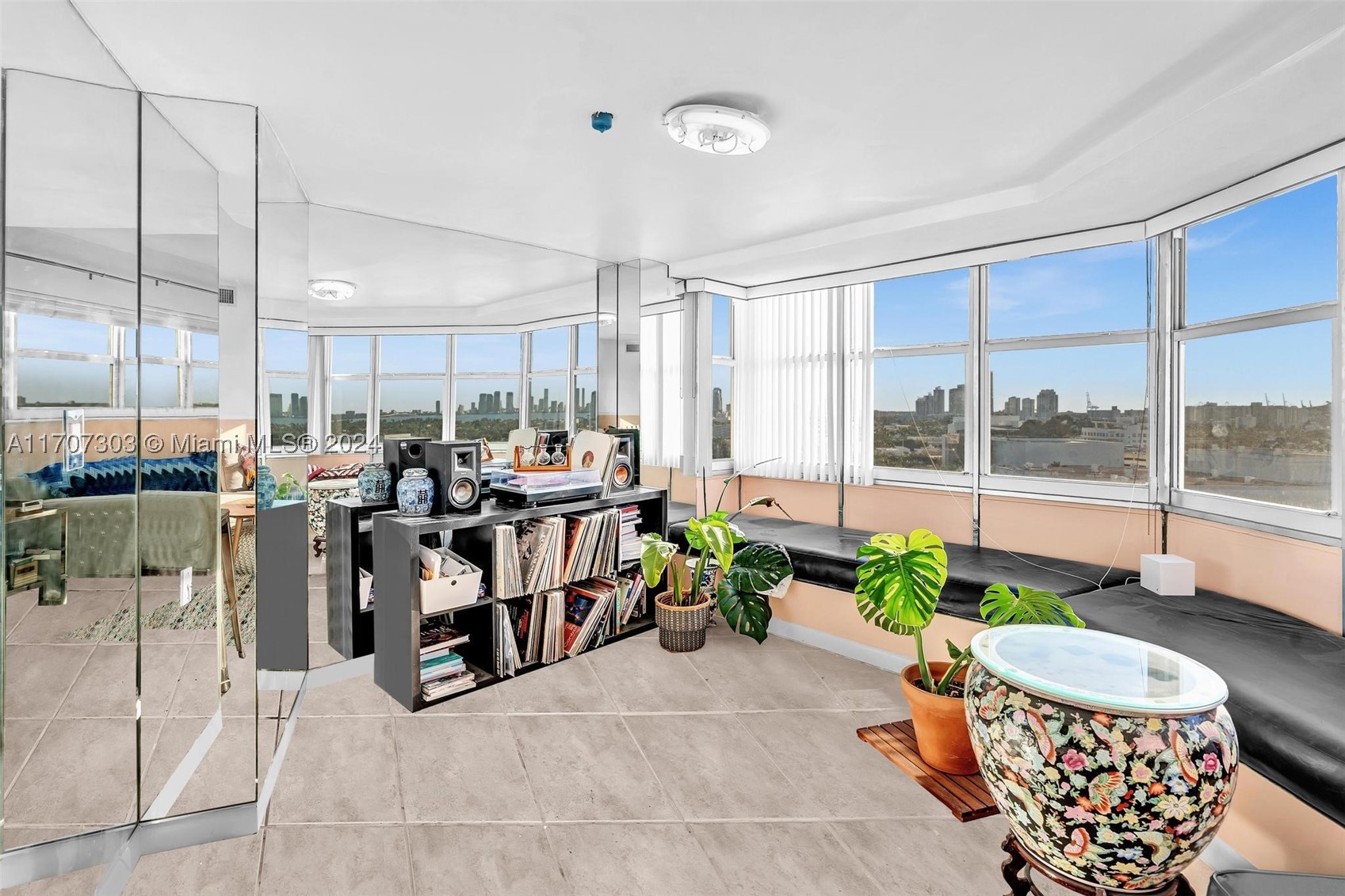 OCTAGON TOWERS I CONDO - Residential
