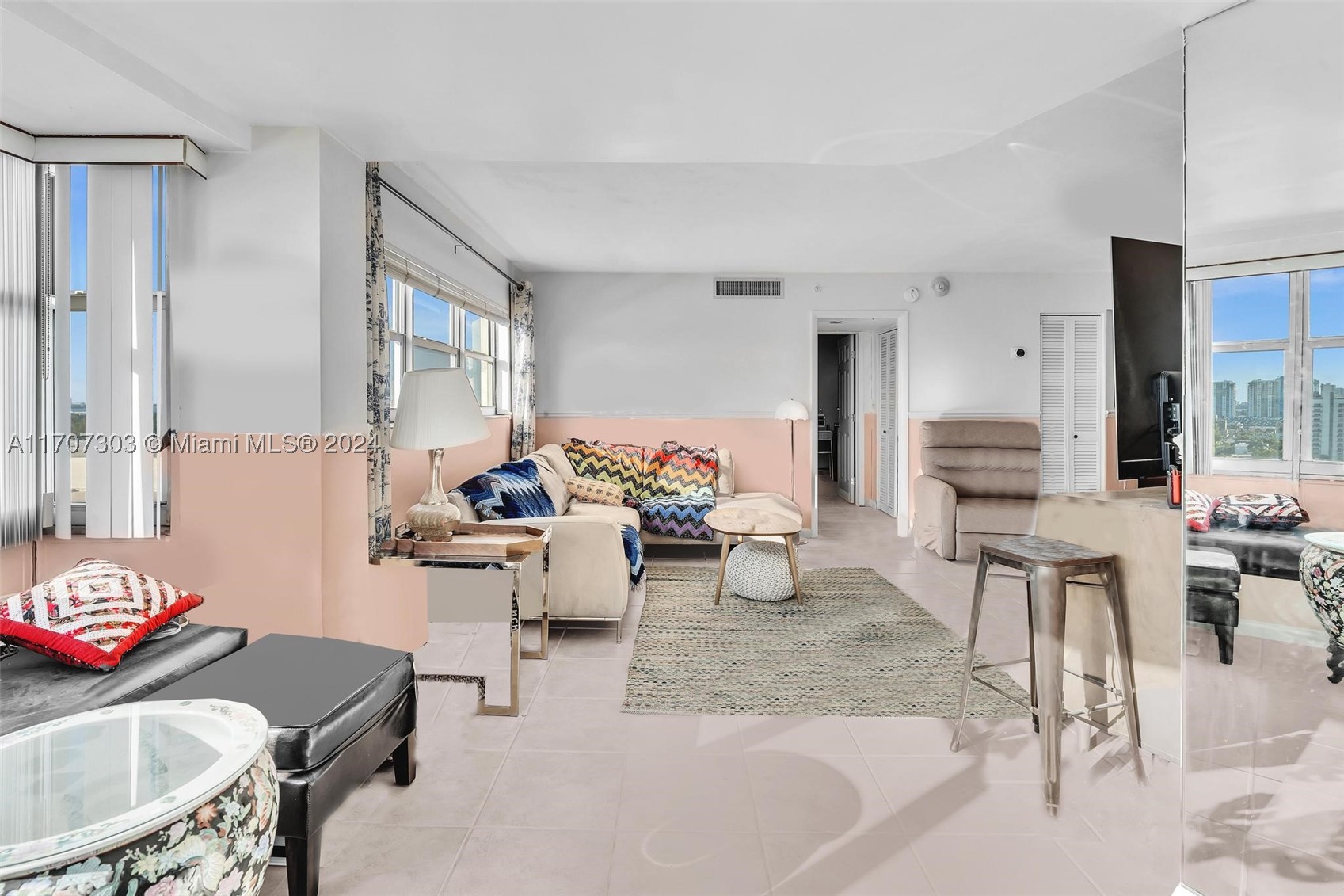 OCTAGON TOWERS I CONDO - Residential