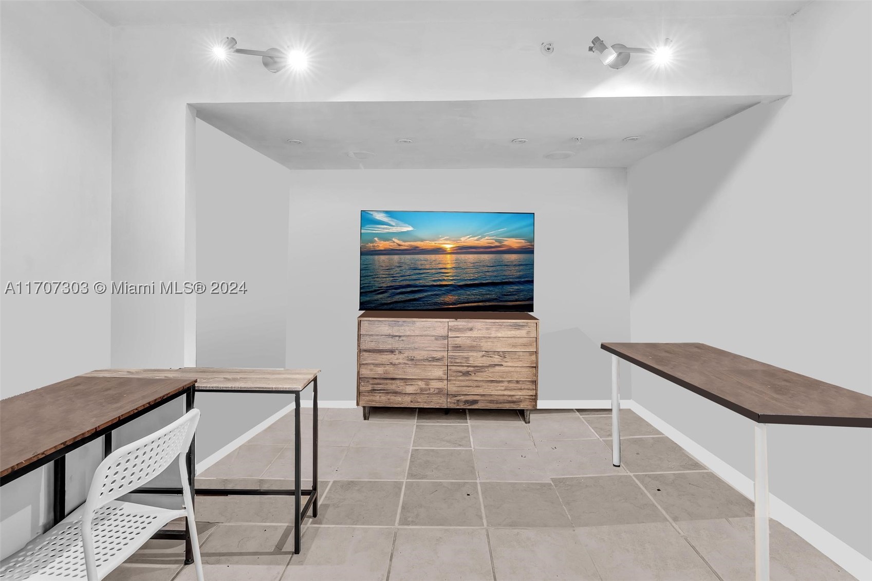 OCTAGON TOWERS I CONDO - Residential