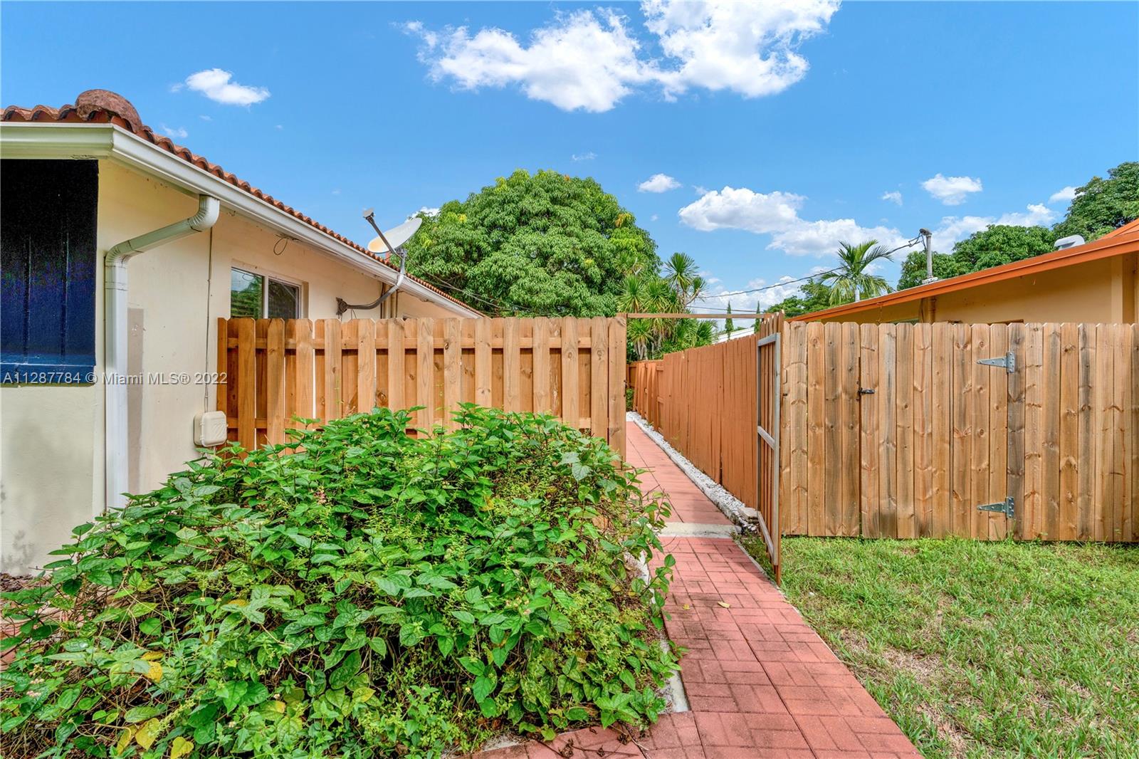 PLANTATION PARK 10 ADD - Residential Lease