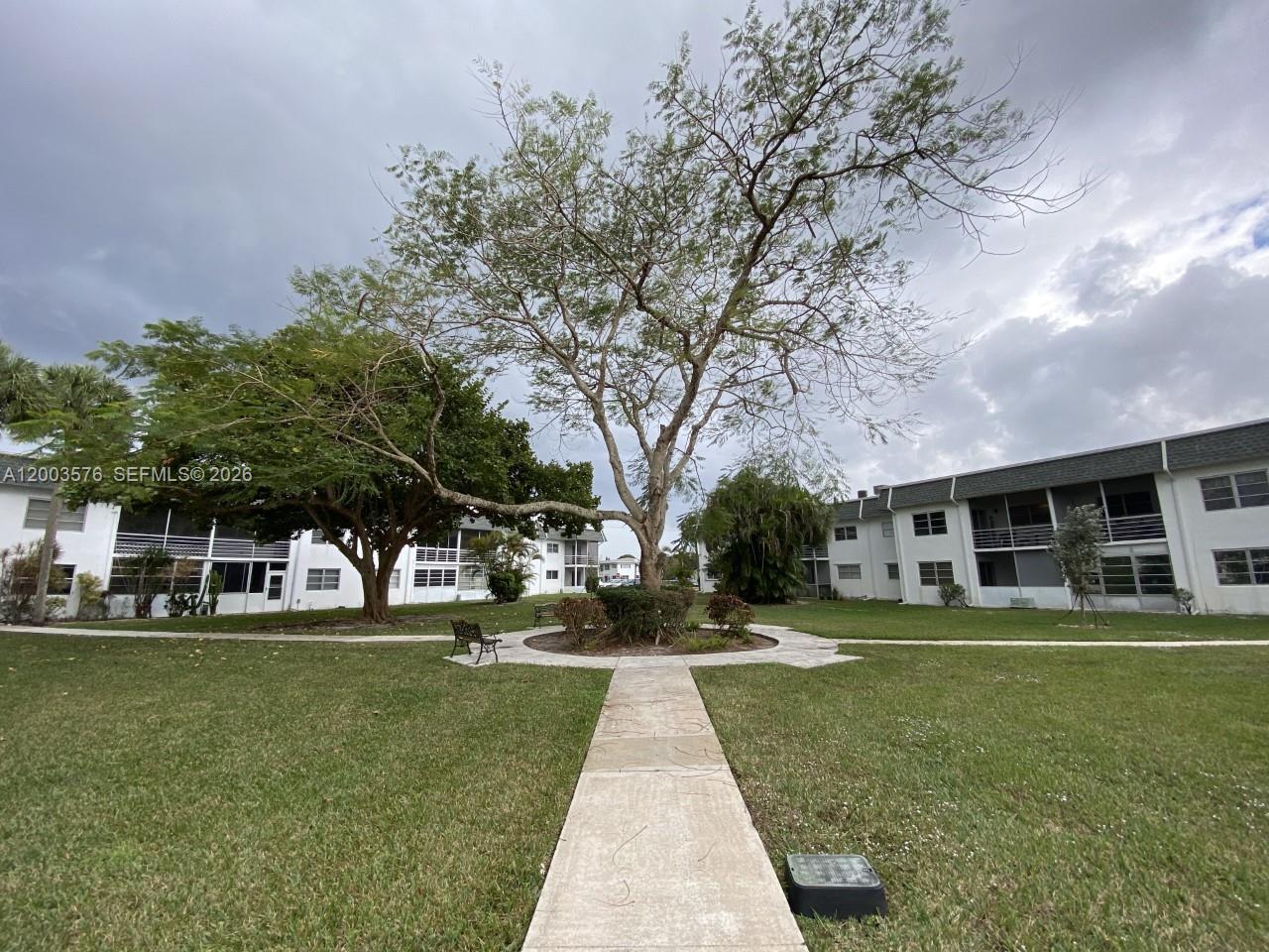 MARGATE VILLAGE PH I COND - Residential Lease