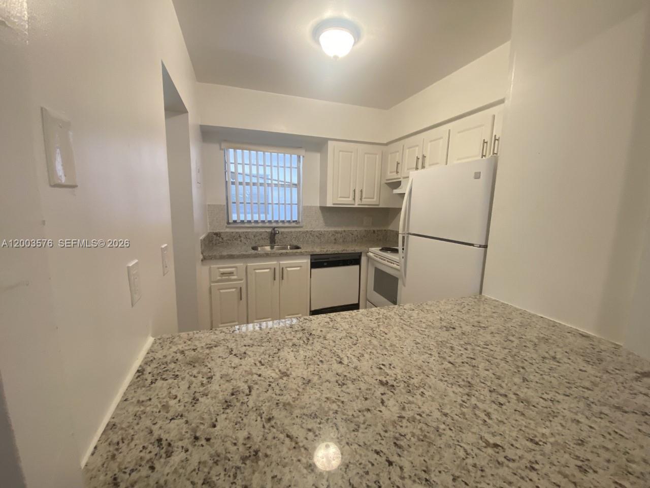 MARGATE VILLAGE PH I COND - Residential Lease