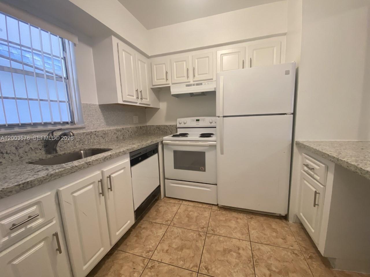 MARGATE VILLAGE PH I COND - Residential Lease