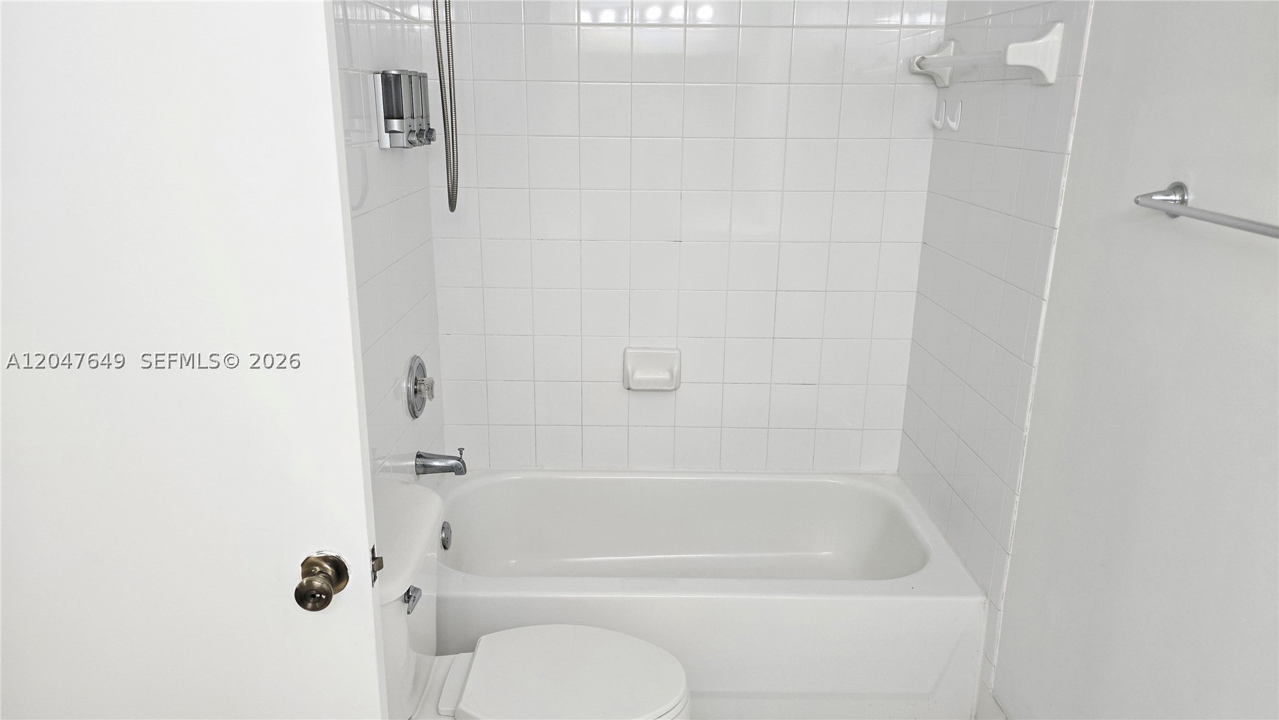 VILLA ENCANTADA CONDO NO - Residential Lease