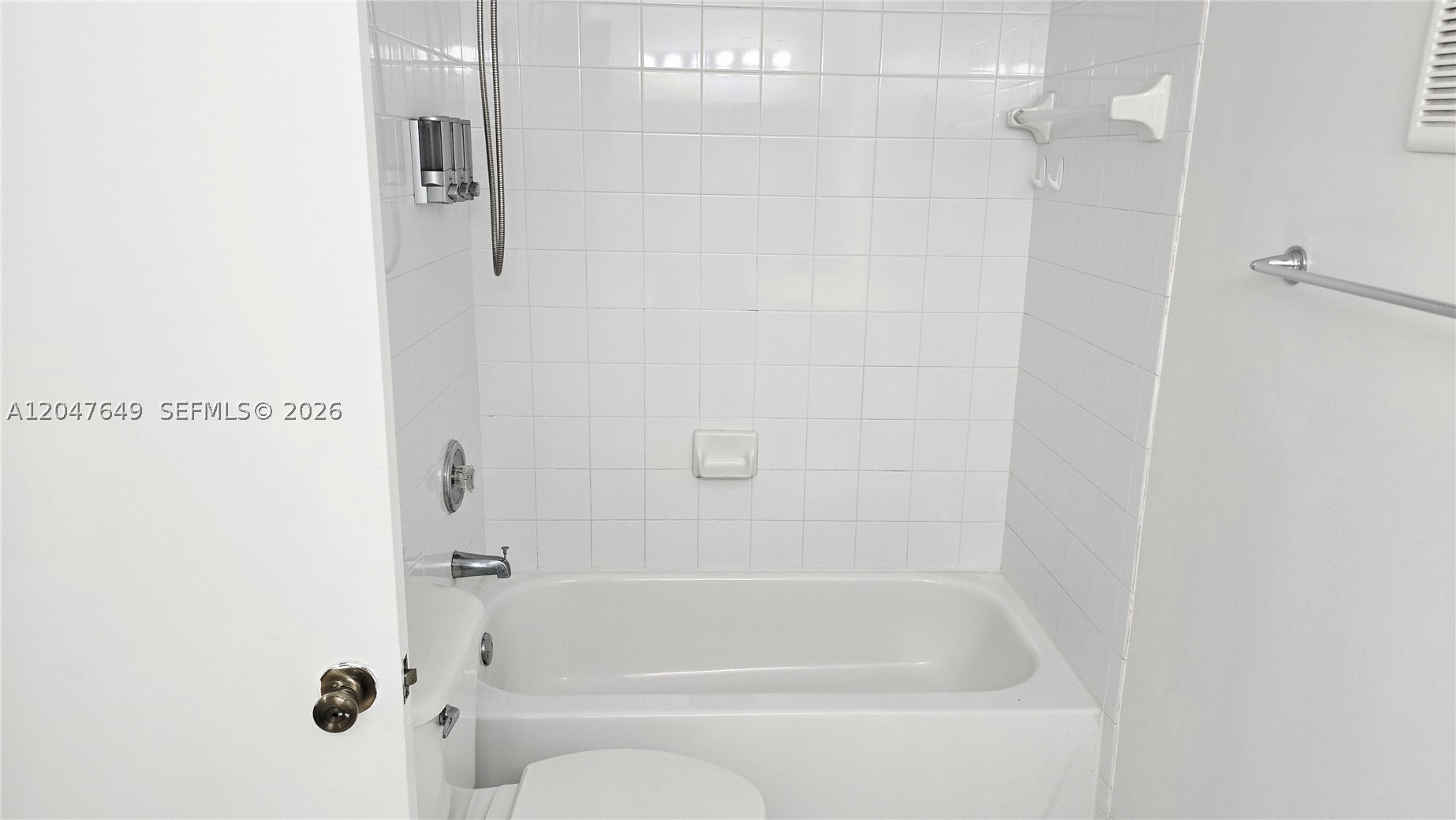 VILLA ENCANTADA CONDO NO - Residential Lease