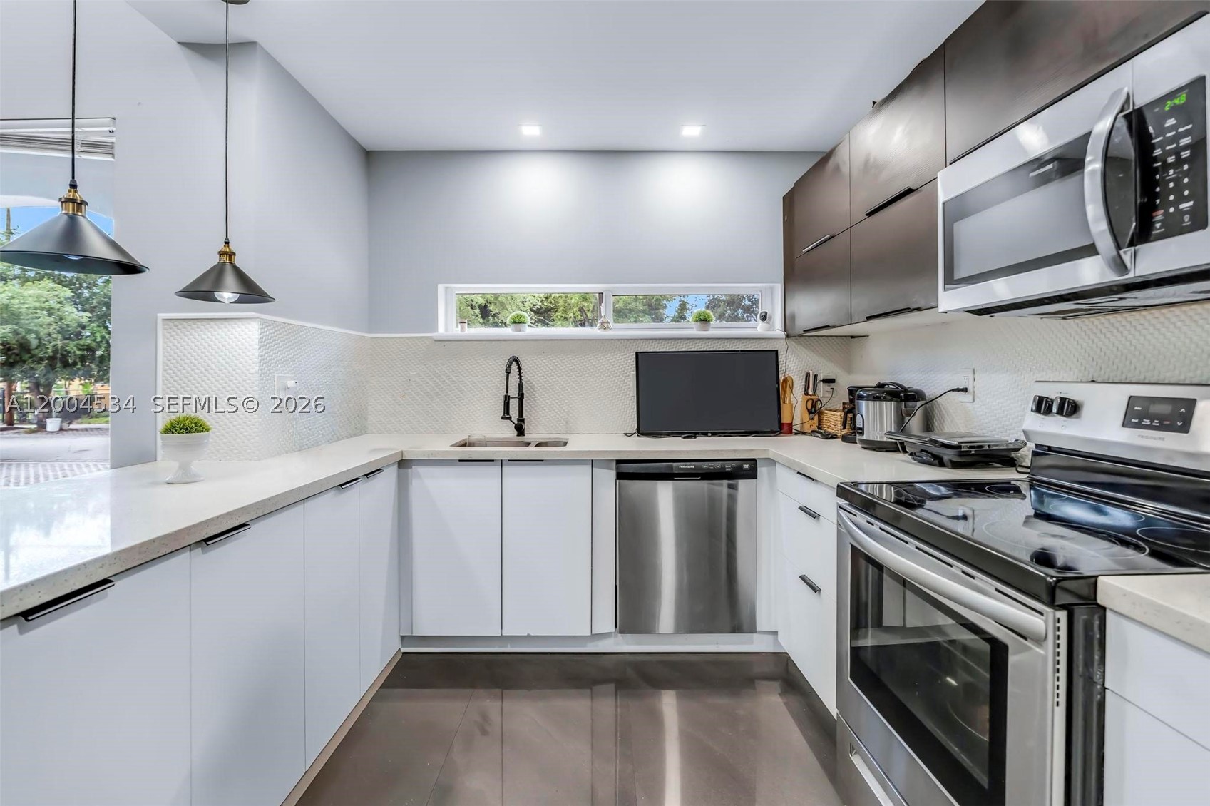 17 AVE MANOR 2ND ADDN - Residential