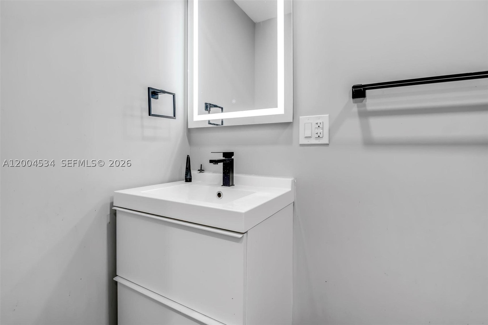 17 AVE MANOR 2ND ADDN - Residential