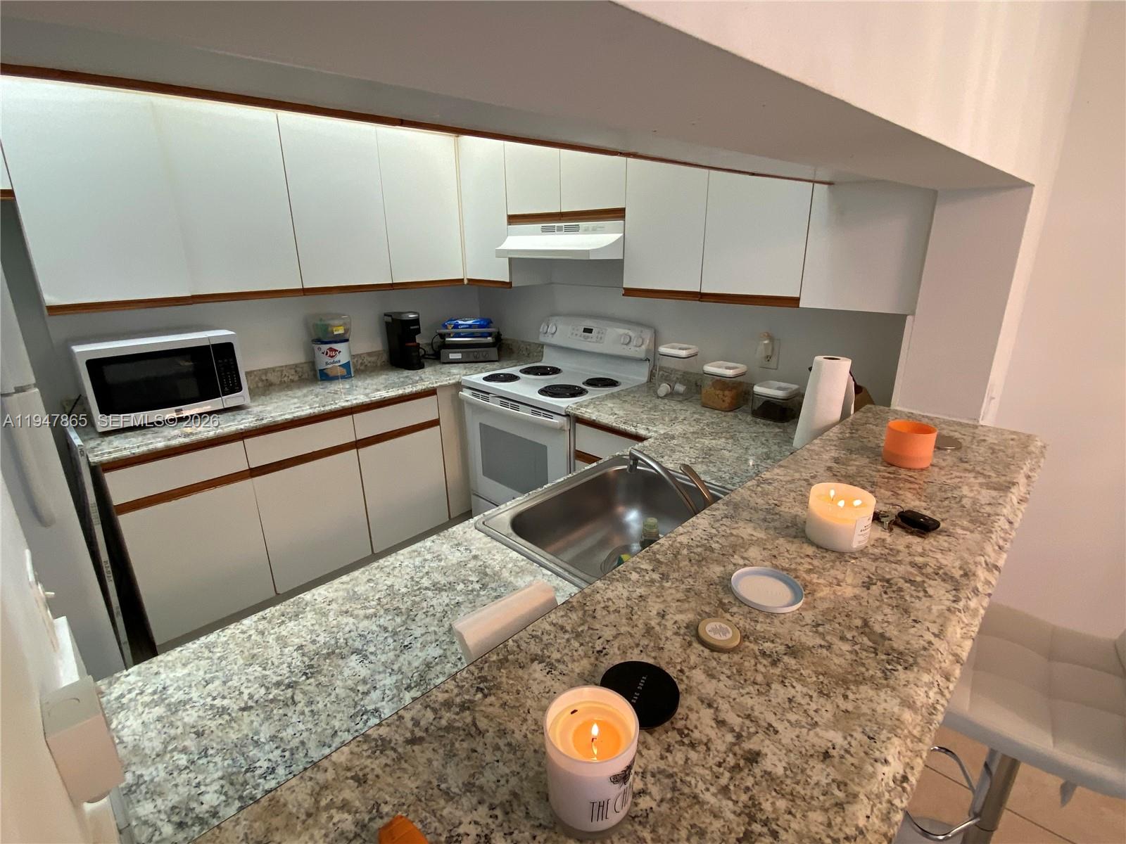 ELEVATOR BUILDING. TILED FLOORS. CENTRAL A/C. WASHER DRYER INSIDE THE UNIT. TOTAL APPLIANCE SERVICE CONTRACT. OWNER MOTIVATED!!L O W E S T   P R I C E D     HIBISCUS   MODEL   WITH WASHER/DRYER INSIDE THE UNIT!!!! WASHER DRYER AND CENTRAL AIR.  WELCOME HOME!! THIS IMMACULATE HIBISCUS MODEL OFFERS ONE OF THE MOST POPULAR FLOOR PLANS WITH A HUGE LIVING ROOM AND DINING ROOM. NEUTRAL TONED CERAMIC TILED FLOORING RUNS THROUGHOUT HOME. THE GOURMET KITCHEN FEATURES GRANITE LIKE COUNTERTOPS AND IMMACULATE APPLIANCES. FOR YOUR PEACE OF MIND THERE IS A SERVICE CONTRACT ON ALL THE APPLIANCES AND A/C. THE OVER SIZED MASTER HAS AN ENSUITE BATHROOM AND PLENTY OF CLOSETS. THE WASHER/DRYER IS IN THE BATHROOM FOR YOUR CONVENIENCE. THIS MODEL IS LARGER THAN THE 2 BEDROOM OLEANDER MODEL WITH A MORE  MODERN FEEL. MOVE IN READY AND PERFECT LOCATION JUST STEPS AWAY FROM THE RESTAURANT AND GOLF COURSE!! YOU CAN WALK TO THE CLUBHOUSE WITH ITS 1000 SEAT THEATER, 1000 PERSON BALLROOM, 2 GYMS, OLYMPIC SIZED HEATED POOL, DOZENS OF CLUBS & COURTESY BUS TO MALLS & HOSPITALS.