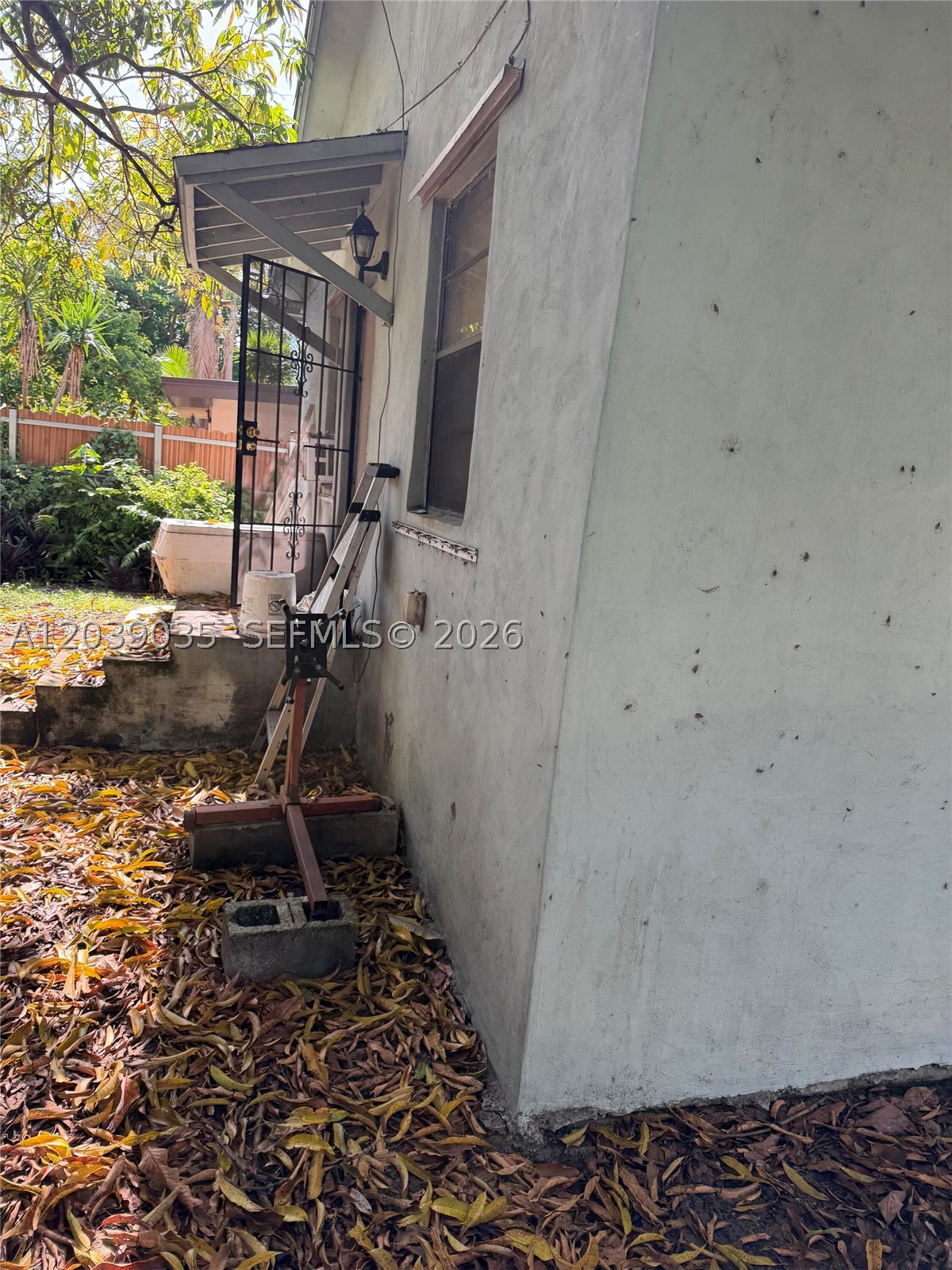 QUEENS PARK - Residential