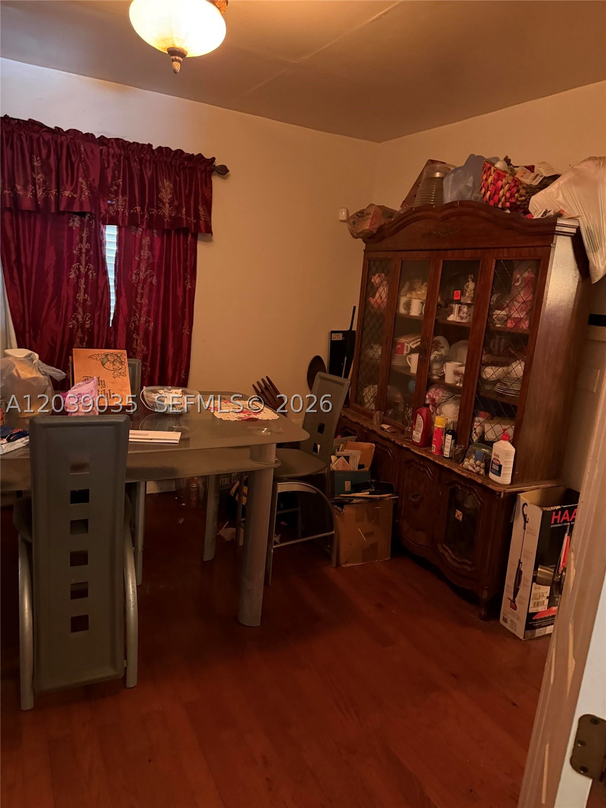QUEENS PARK - Residential