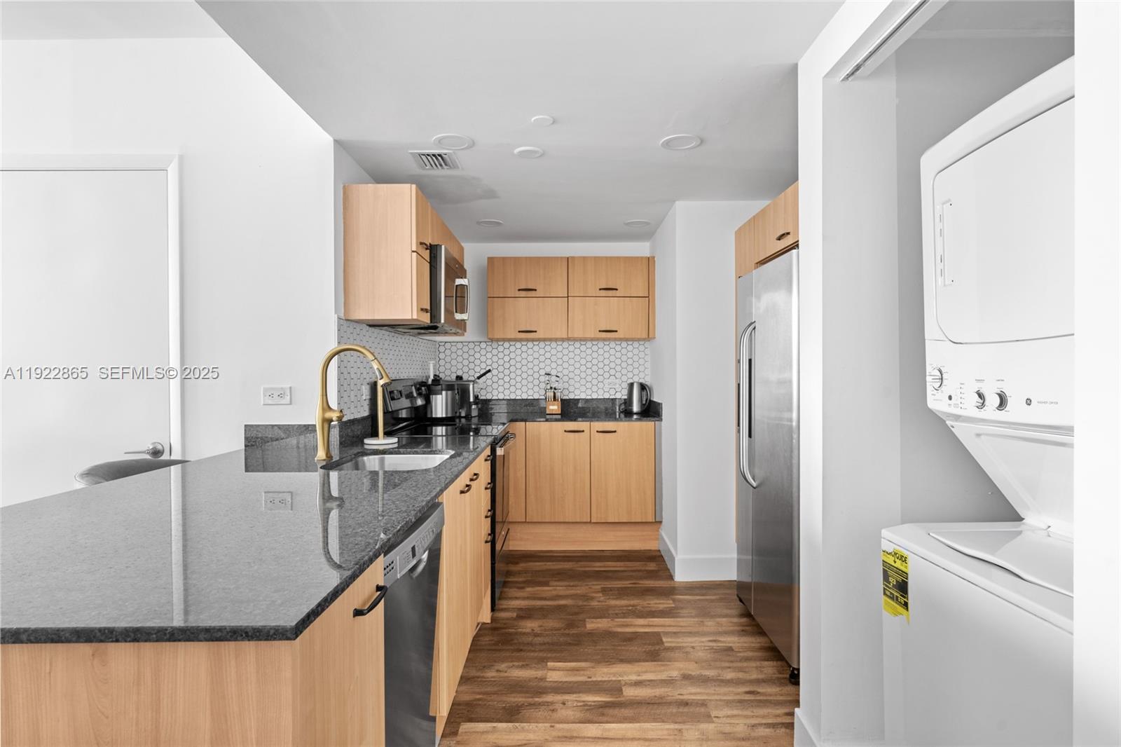 WIND CONDO - Residential Lease