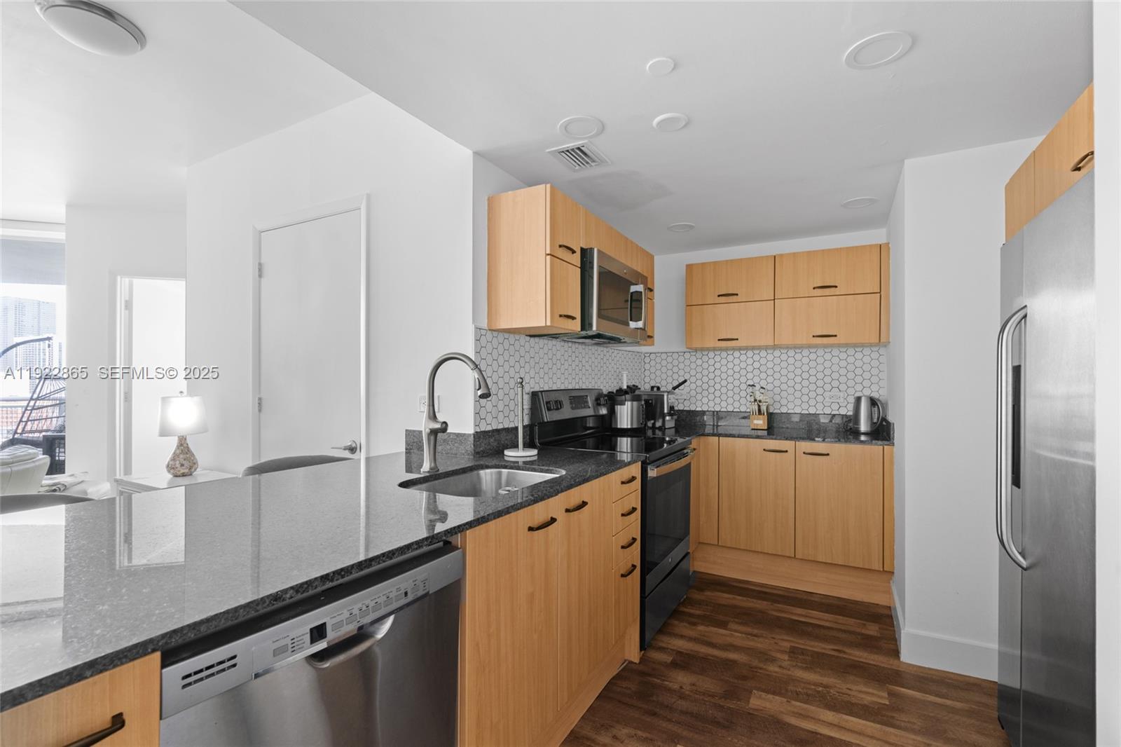 WIND CONDO - Residential Lease