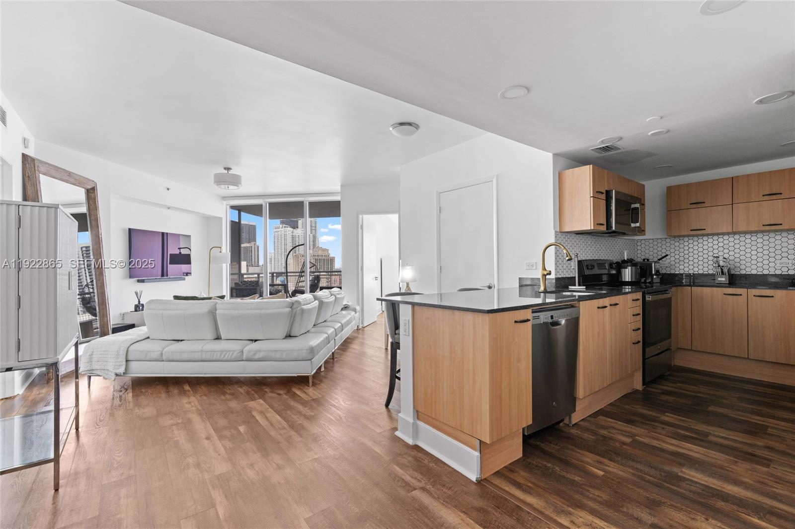 WIND CONDO - Residential Lease