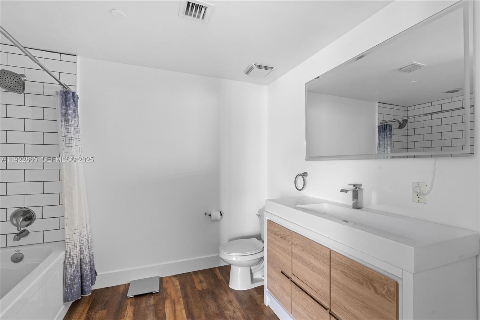 WIND CONDO - Residential Lease