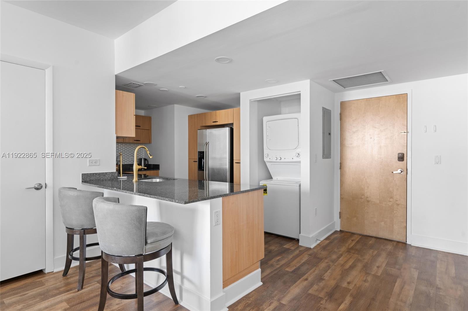 WIND CONDO - Residential Lease