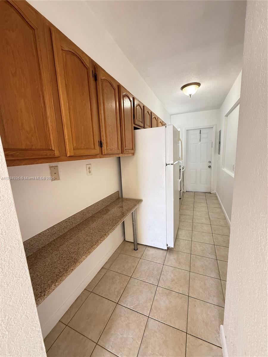 COLONIAL COURT CONDO BLDG - Residential Lease