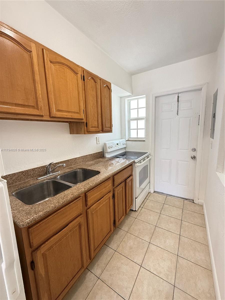 COLONIAL COURT CONDO BLDG - Residential Lease