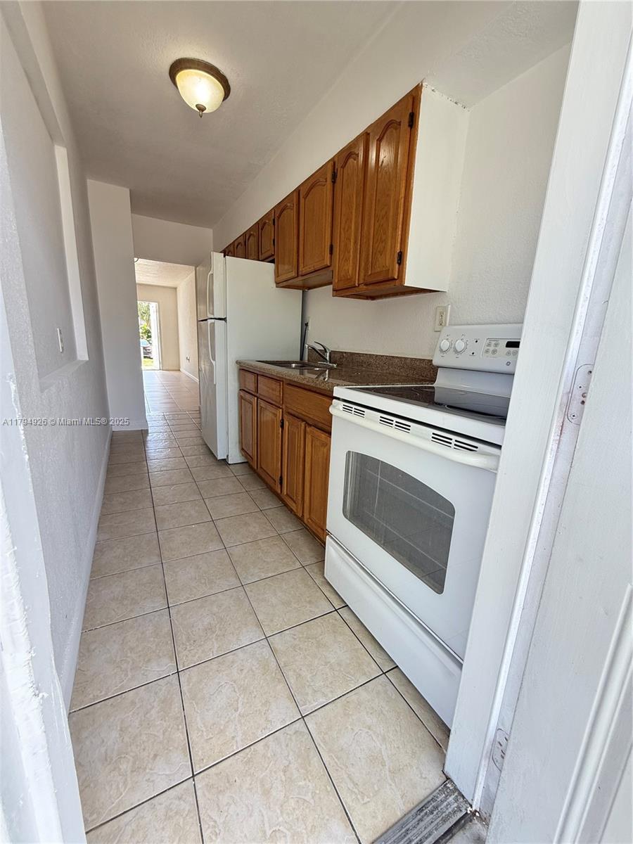 COLONIAL COURT CONDO BLDG - Residential Lease